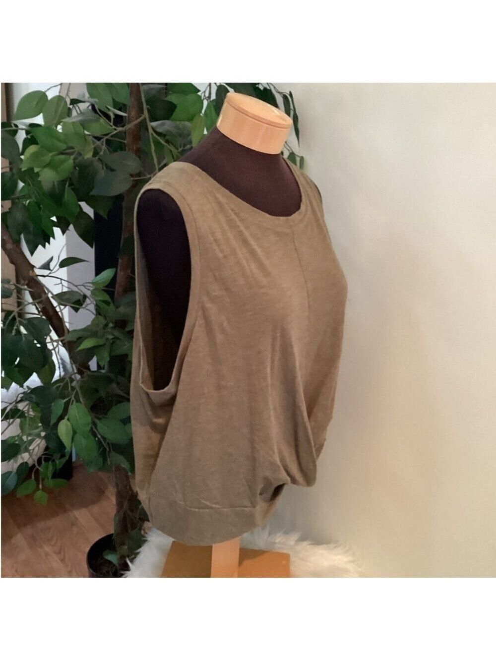 SO cropped twist front muscle style tank top Woman’s size 2X olive - Picture 2 of 11